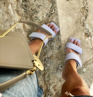 Janet Gunn feet photo 14