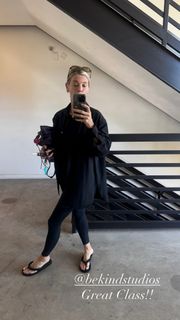Janet Gunn feet photo 9