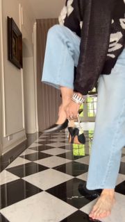 Janet Gunn feet photo 17