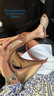 Janet Gunn feet photo 12