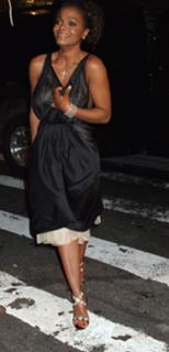 Janet Jackson feet photo thumbnail