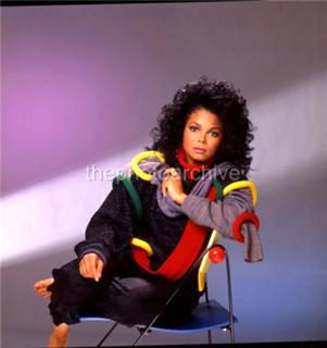 Janet Jackson feet photo thumbnail
