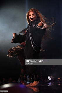 Janet Jackson feet photo thumbnail