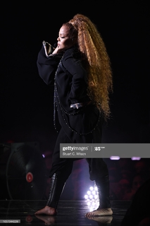 Janet Jackson feet photo thumbnail
