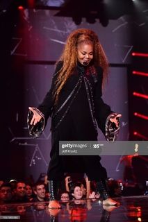 Janet Jackson feet photo thumbnail