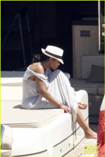 Janet Jackson feet photo thumbnail