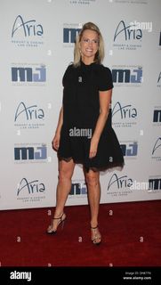Janet Jones feet photo 7
