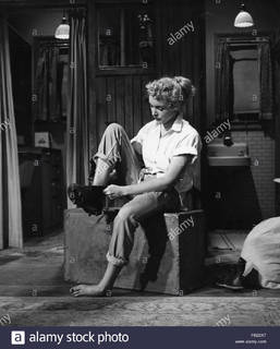 Janet Leigh feet photo thumbnail