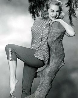 Janet Leigh feet photo thumbnail