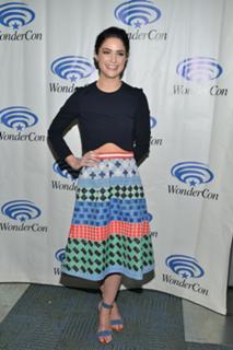 Janet Montgomery feet photo thumbnail