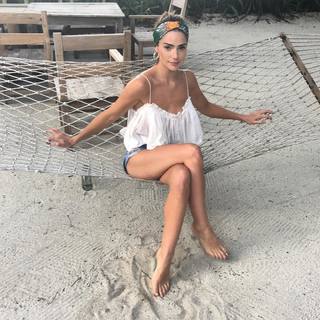 Janet Montgomery feet photo thumbnail