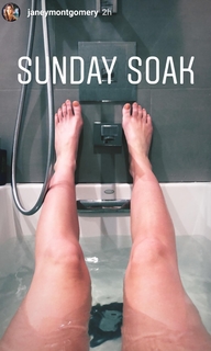 Janet Montgomery feet photo thumbnail