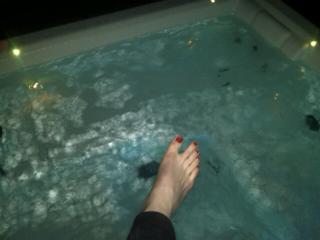 Janet Montgomery feet photo thumbnail