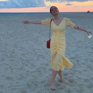 Janet Montgomery feet photo thumbnail