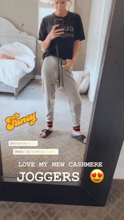 Janet Montgomery feet photo thumbnail