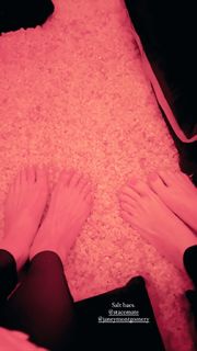 Janet Montgomery feet photo thumbnail