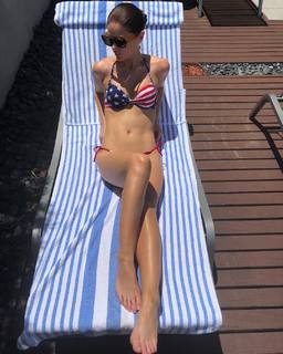 Janet Montgomery feet photo thumbnail