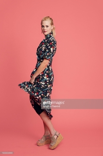 Janet Varney feet photo 2