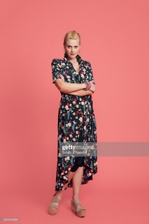 Janet Varney feet photo 1