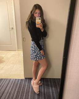 Janet Xu feet photo 1