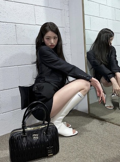 Jang Won-young feet photo thumbnail