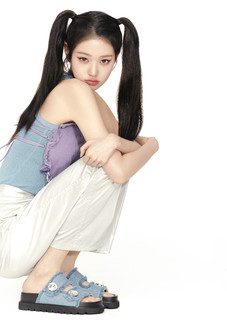 Jang Won-young feet photo thumbnail