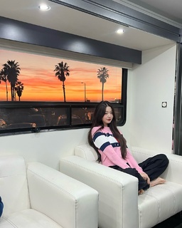 Jang Won-young feet photo thumbnail