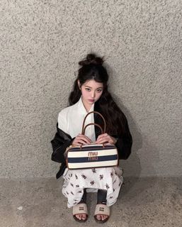 Jang Won-young feet photo thumbnail