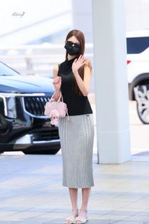 Jang Won-young feet photo 13