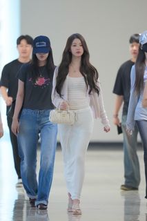 Jang Won-young feet photo 5