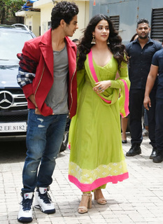 Janhvi Kapoor feet photo thumbnail