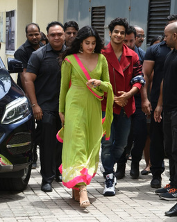 Janhvi Kapoor feet photo thumbnail