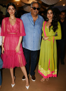 Janhvi Kapoor feet photo thumbnail