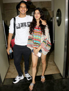Janhvi Kapoor feet photo thumbnail