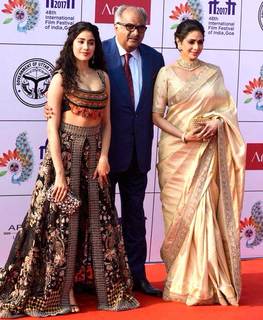 Janhvi Kapoor feet photo thumbnail