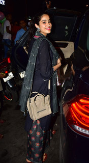 Janhvi Kapoor feet photo thumbnail