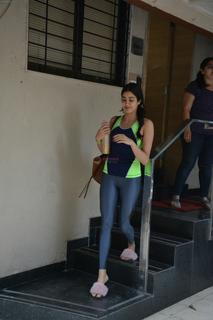Janhvi Kapoor feet photo thumbnail