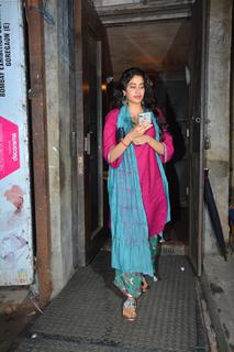 Janhvi Kapoor feet photo thumbnail