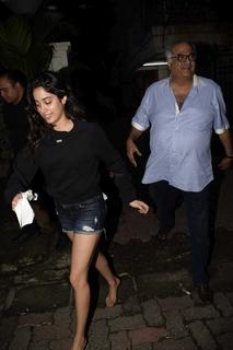 Janhvi Kapoor feet photo thumbnail