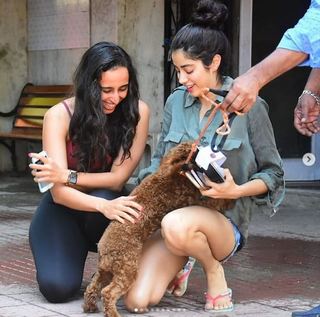 Janhvi Kapoor feet photo thumbnail