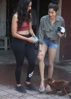 Janhvi Kapoor feet photo thumbnail