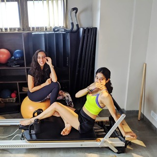 Janhvi Kapoor feet photo thumbnail