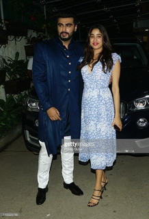 Janhvi Kapoor feet photo thumbnail