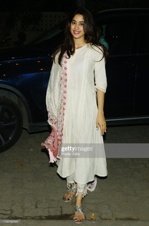 Janhvi Kapoor feet photo thumbnail
