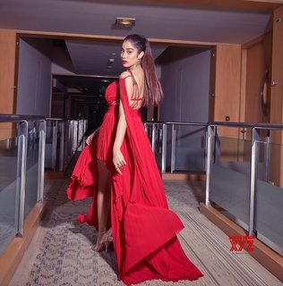 Janhvi Kapoor feet photo thumbnail