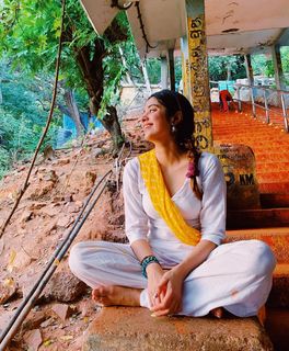 Janhvi Kapoor feet photo thumbnail