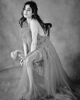 Janhvi Kapoor feet photo thumbnail