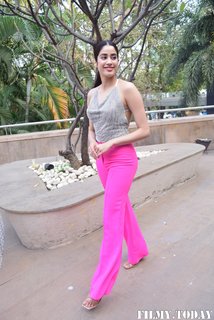 Janhvi Kapoor feet photo thumbnail
