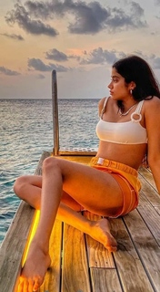 Janhvi Kapoor feet photo thumbnail