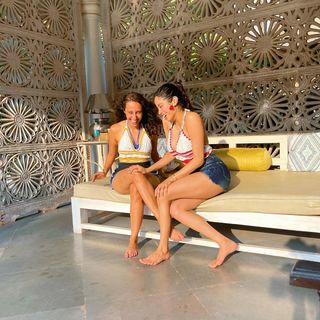 Janhvi Kapoor feet photo thumbnail